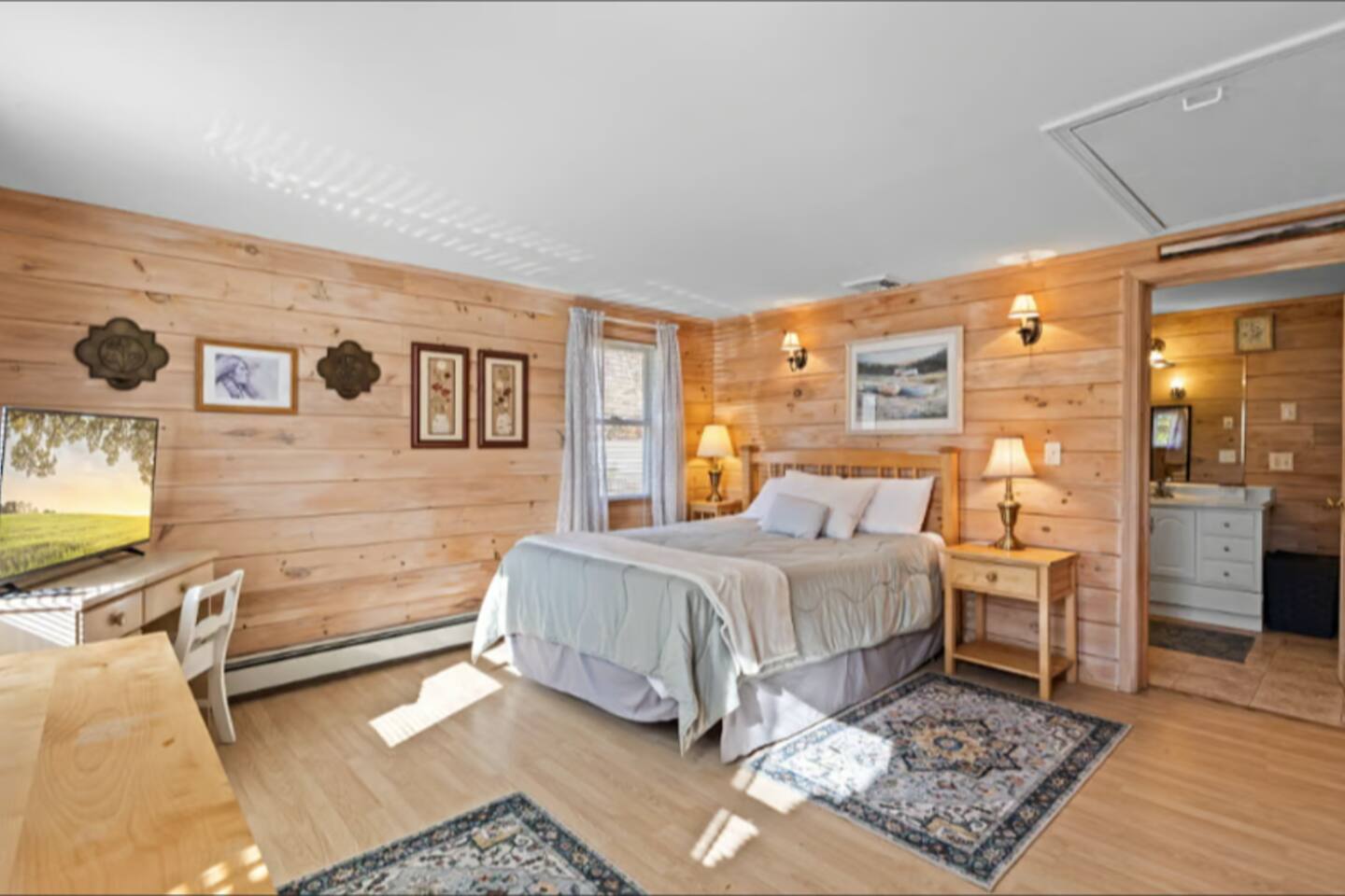 Dog-Friendly 3bd/2ba Steps from the Beach