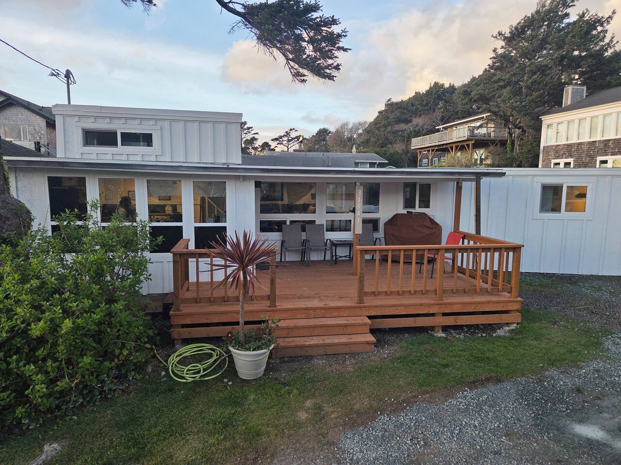 Arch Cape cottage with a View