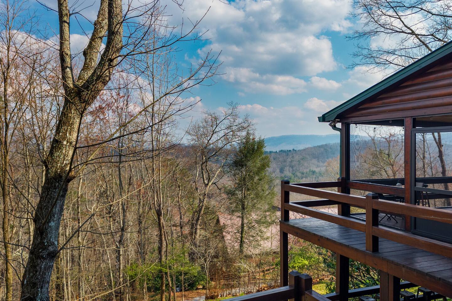 Mountain Views, Hot Tub, Game Room – Near Downtown