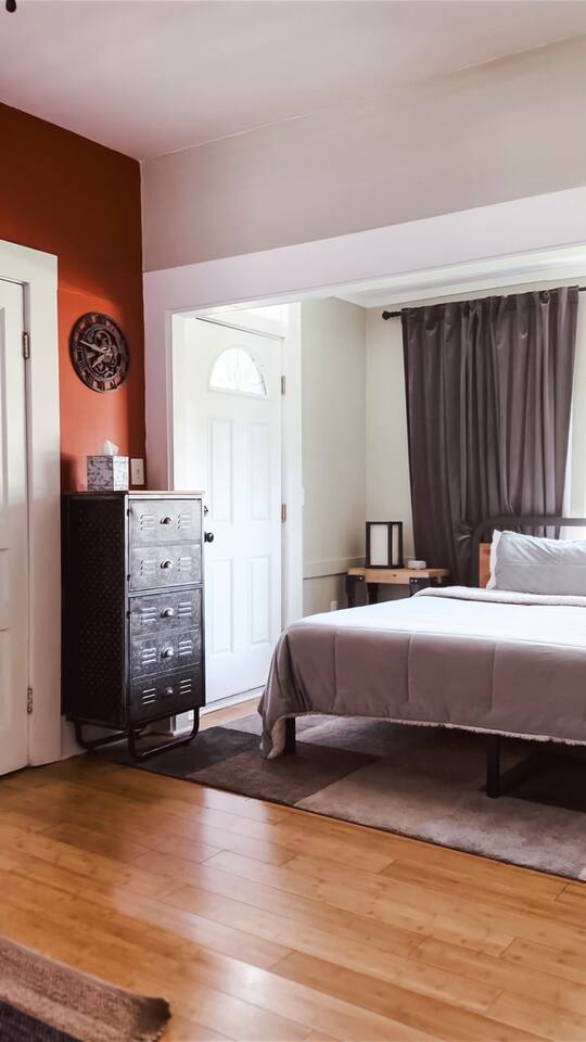 The Edge - Chambana Suites