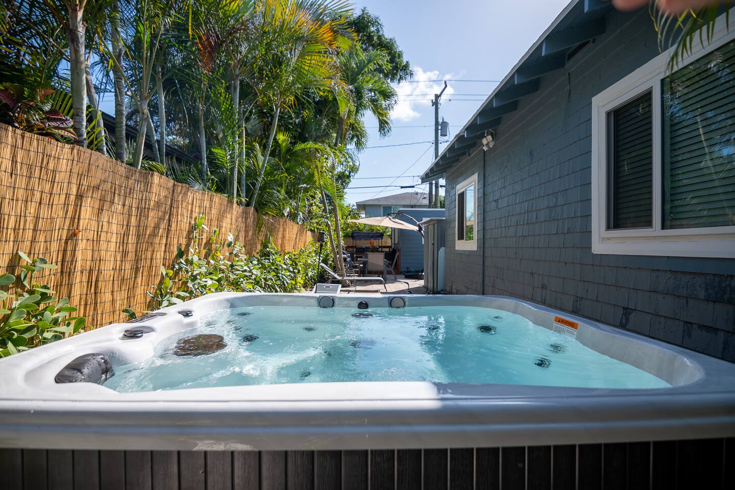Palm Luxe Cottage • Hot Tub Hideaway • Bikes