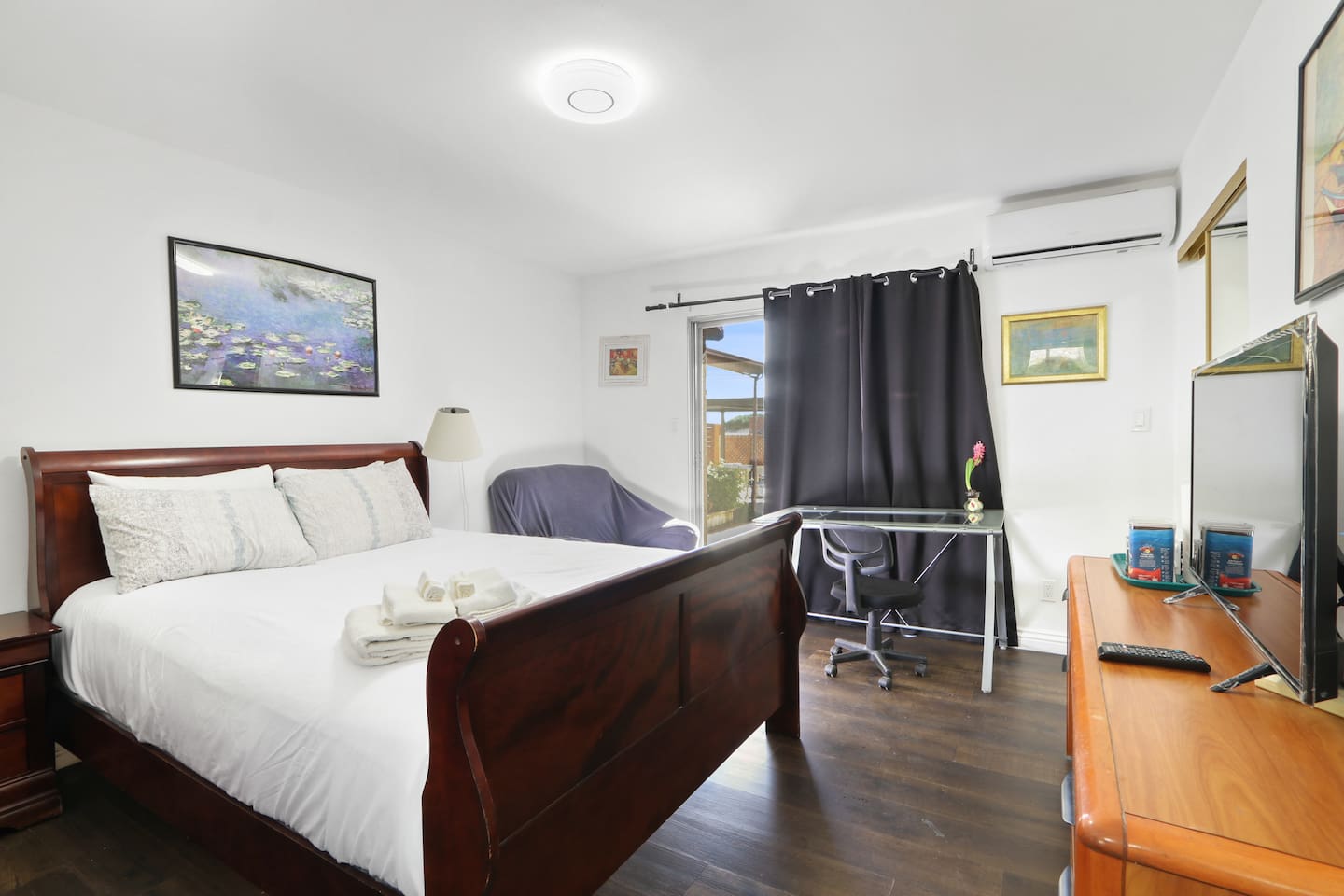 Charming 1 Queen BR 1 private Bath Suite/METRO