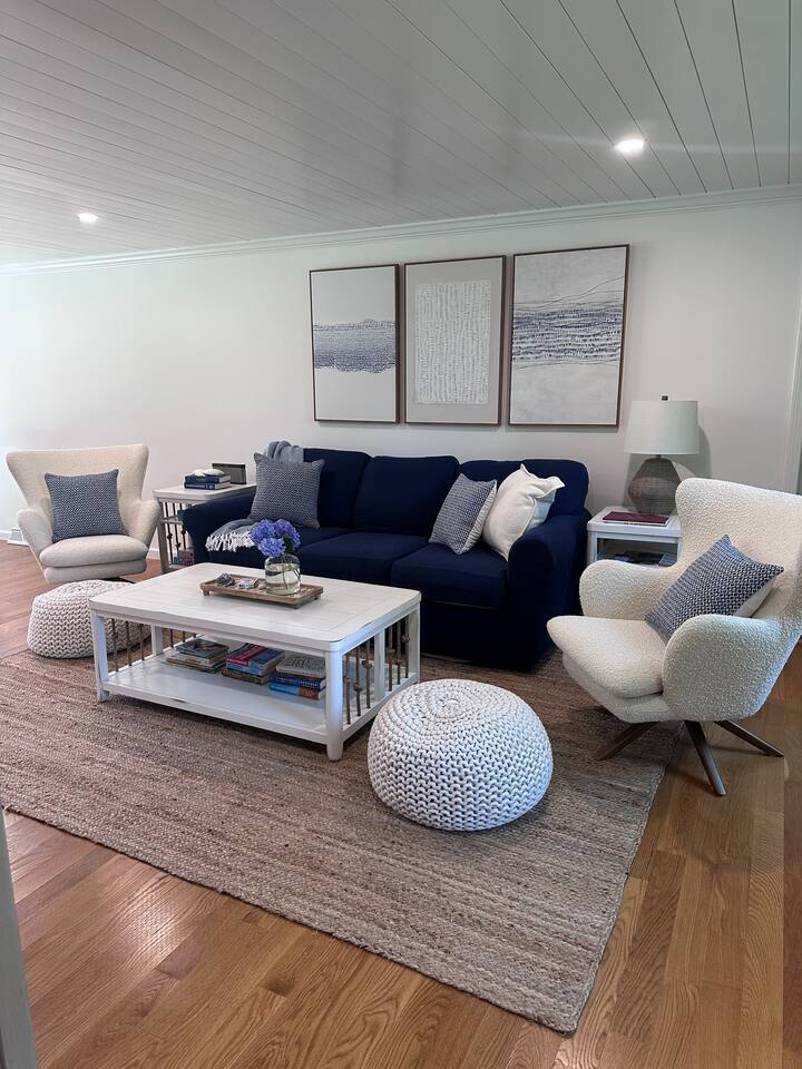 NEW-Stunning Home. Pool, Patio, 1.5 miles to Beach