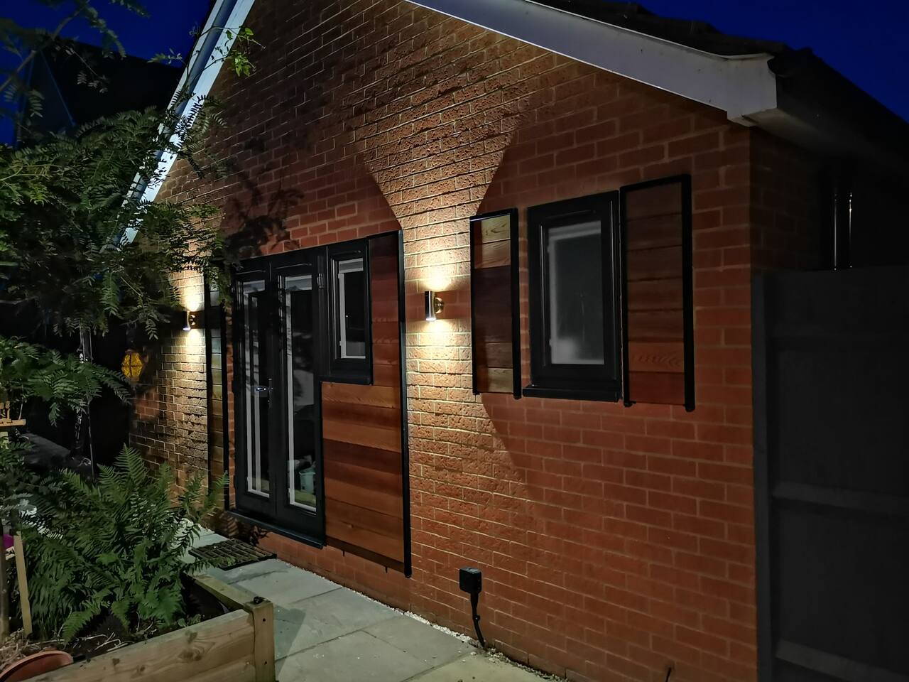 Garden Lodge – Private Guest Suite in Bracknell