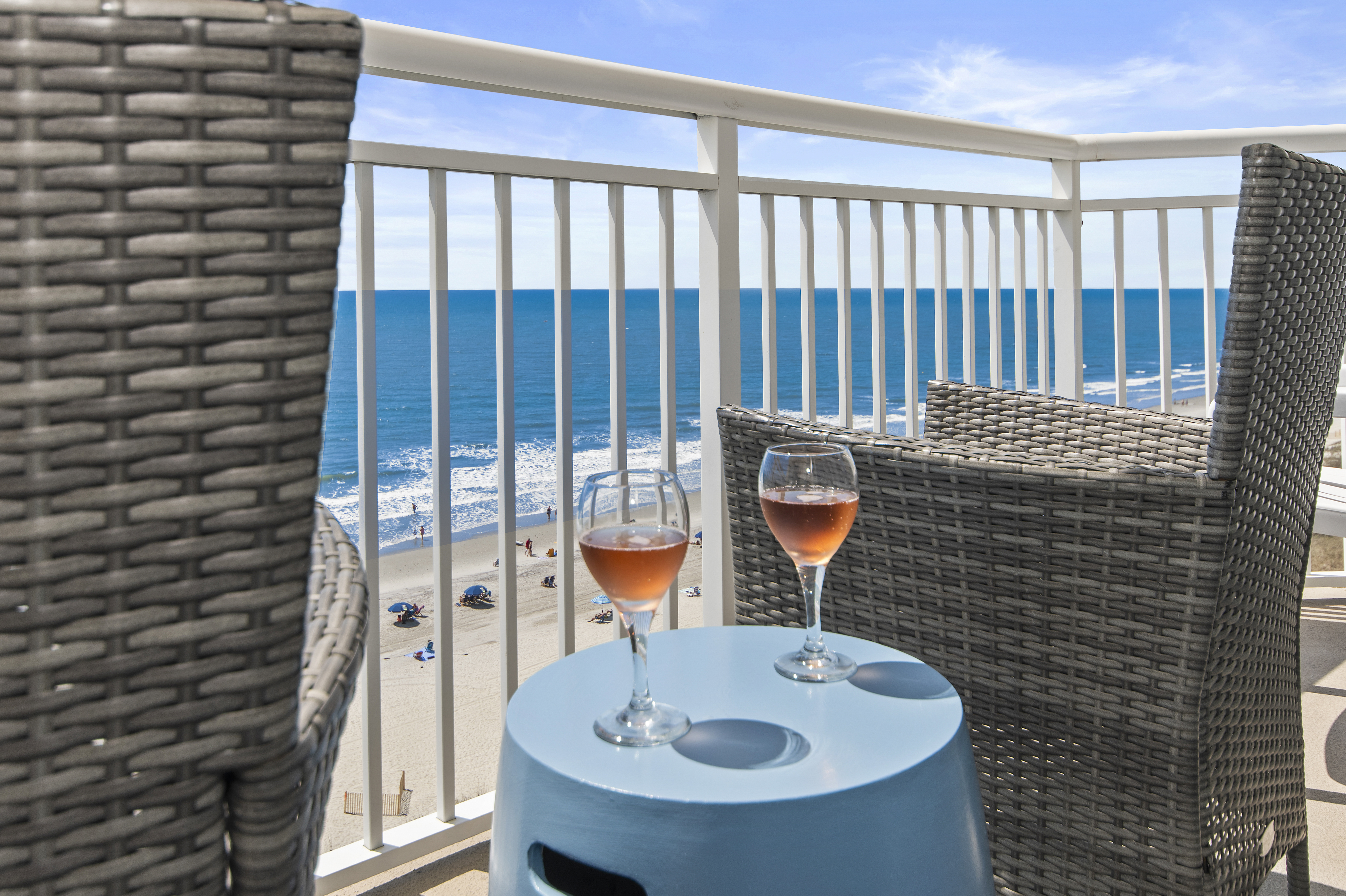 Beachfront Retreat, Ocean Views, Pools, Lazy River - Apartment