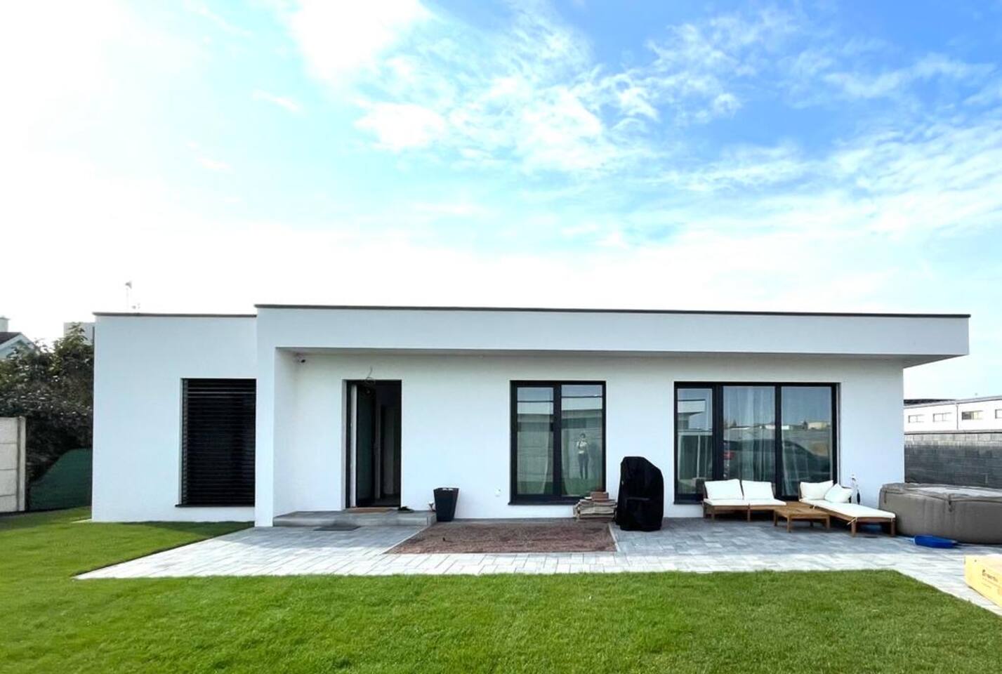 AC family house with garden and jacuzzi, 10A