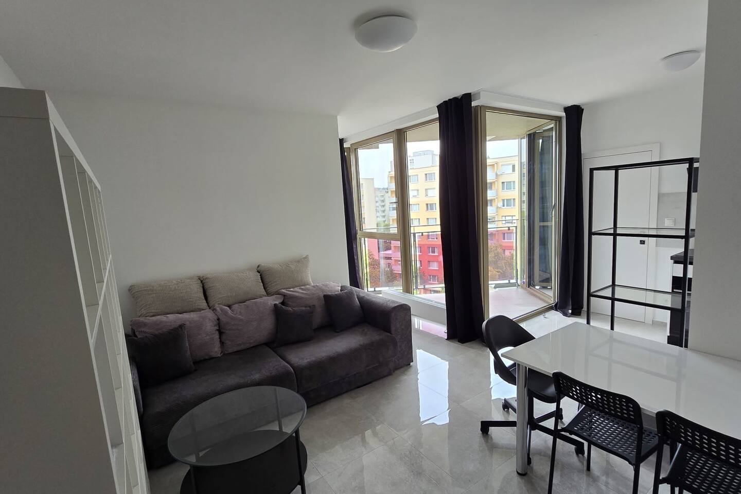 2 room Apartment with AC, Vienna Gate 4
