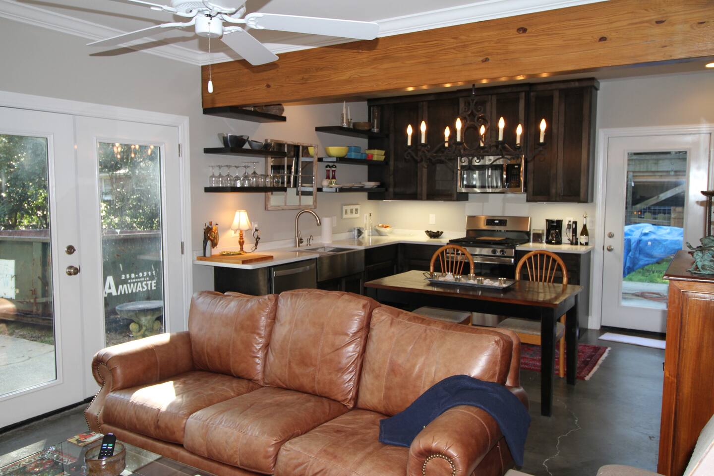 "Garottage" Mid-island Quiet Comfy Space