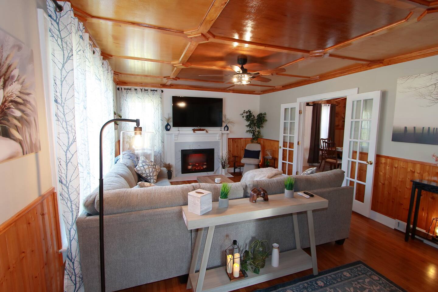 Country House Charm in Great location! Fenced Yard