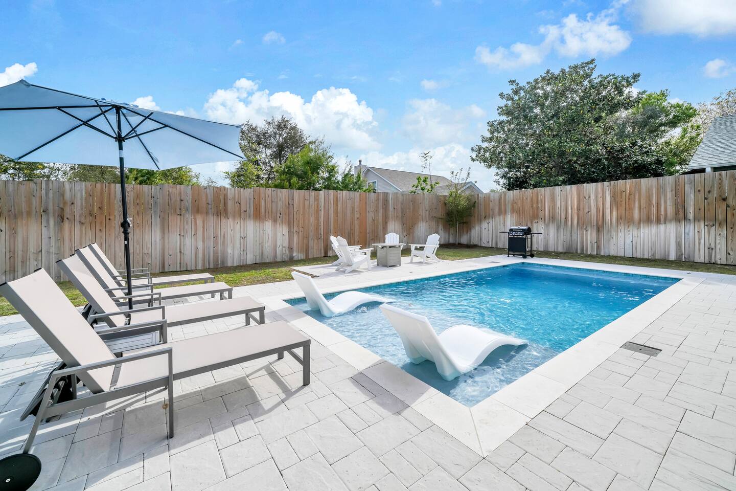 Splash in Private Pool, Bikes, Pets, Walk 2 Beach