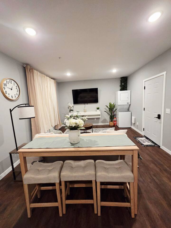 NEW! Valclyde Cozy Suite•Sleeps 4| DT-MPLS