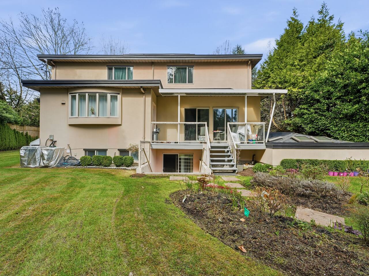 Bright 3BR Home Near UBC & Vancouver Hotspots
