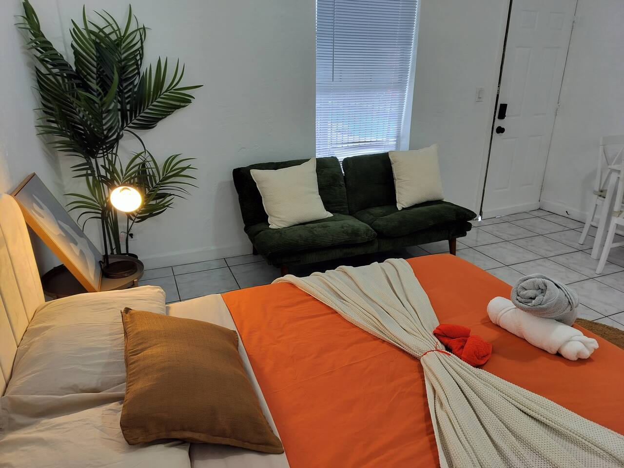 Modern studio in a prime location 112