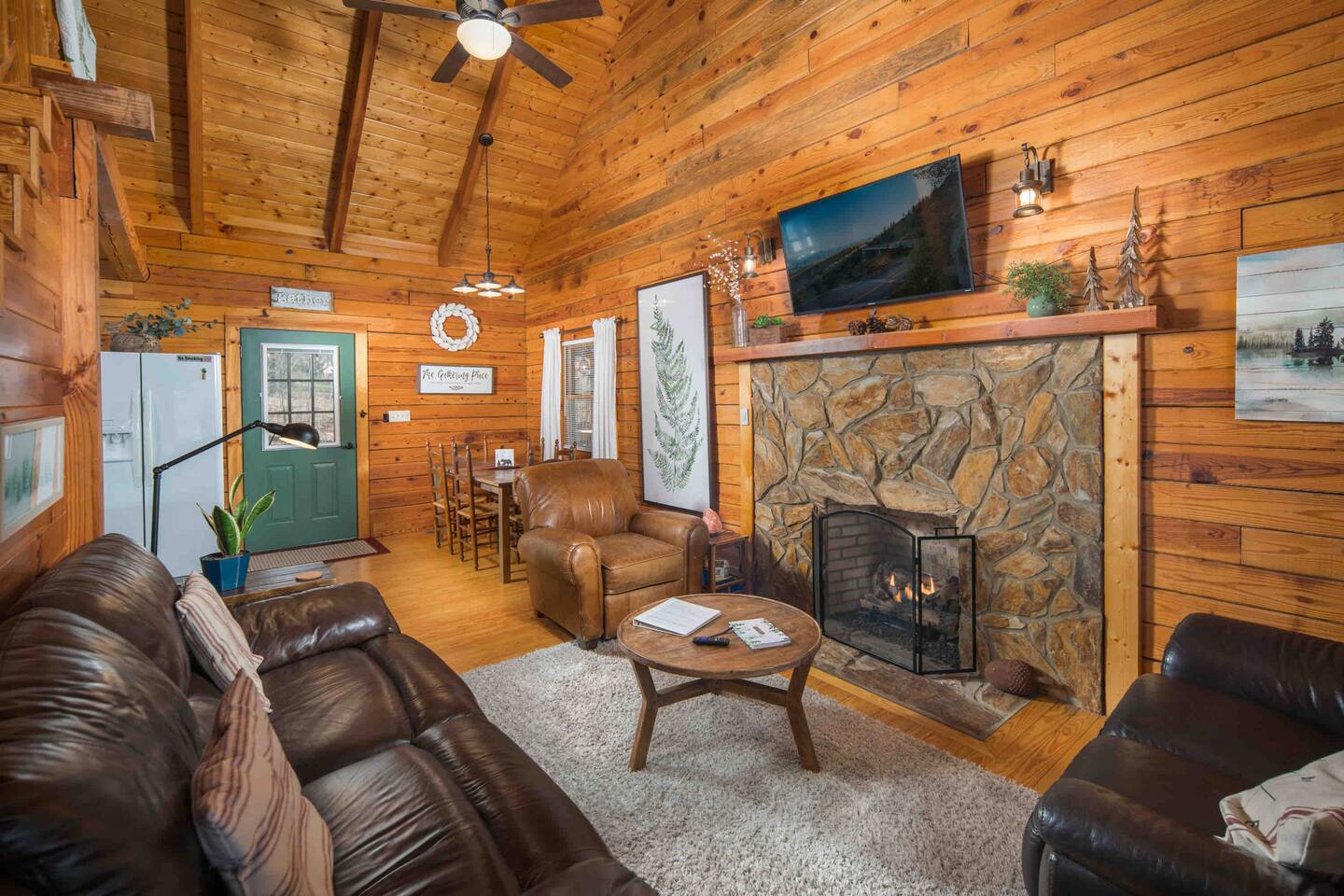 Candy Lane Cabin - private cabin with big yard