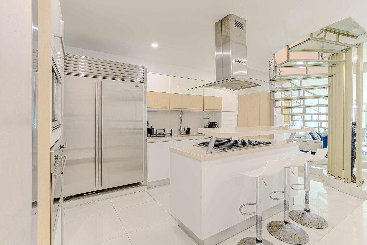 Villa with pool and direct beach access