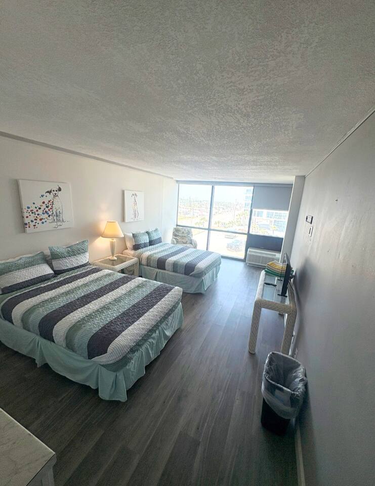 Oceanview Studio w/kitchenette, pool, tiki bar
