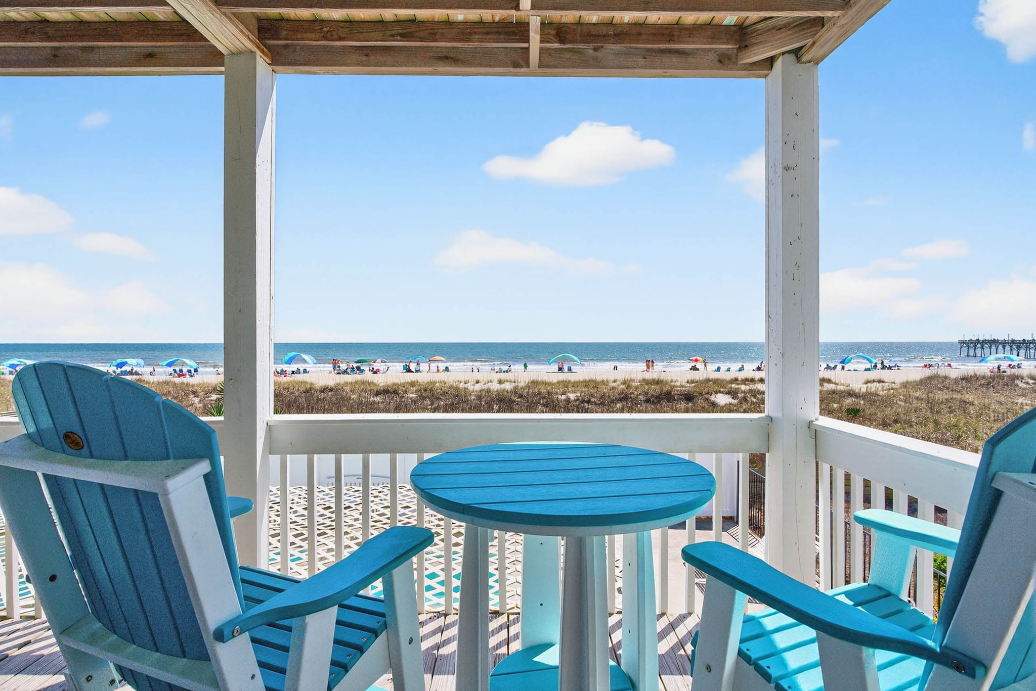 *BRAND NEW* Oceanfront Condo w/ Balcony & Pool - Holiday Home