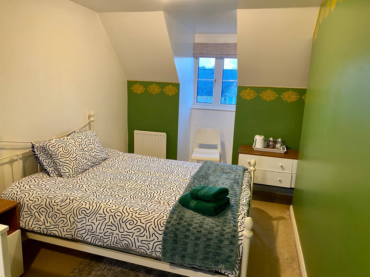 Room Close to Hospital, County Hall & St Lukes Col