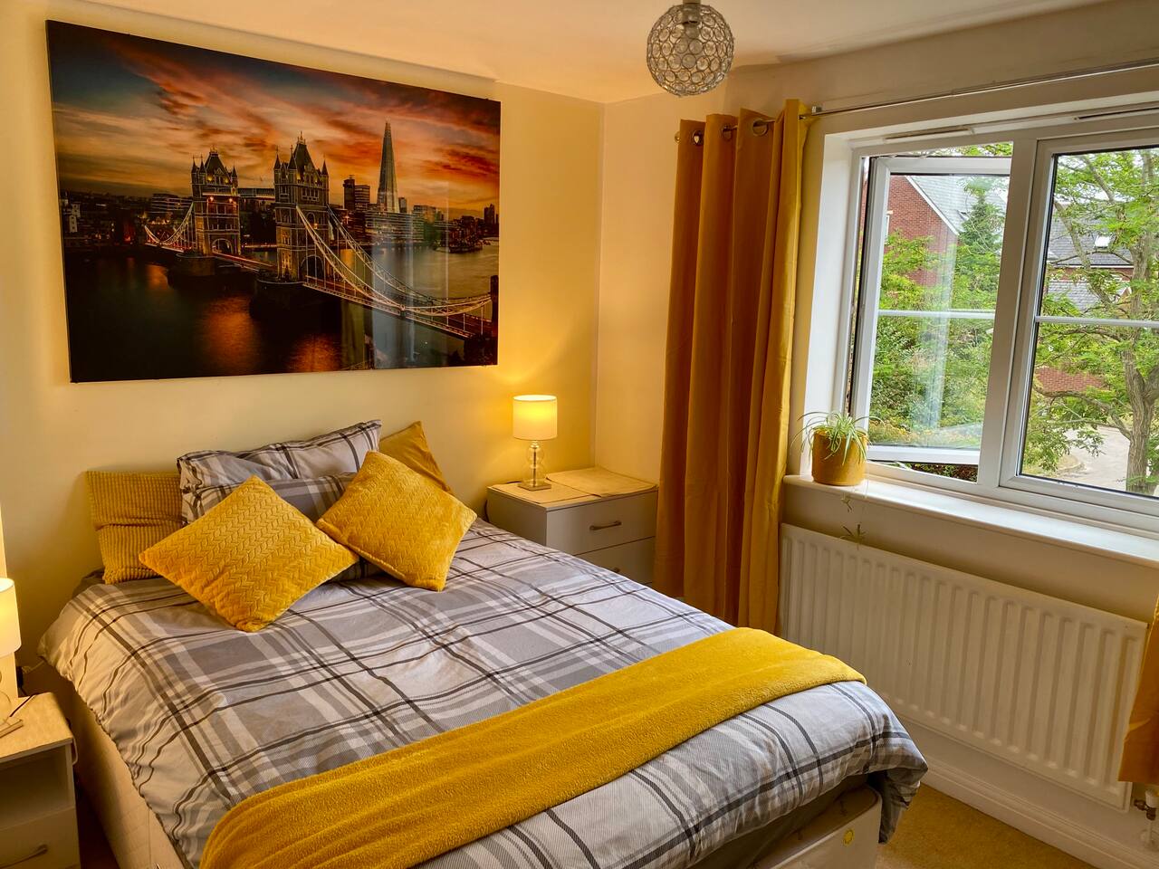 Room 5Mins to Hospital, County Hall & St Lukes Col