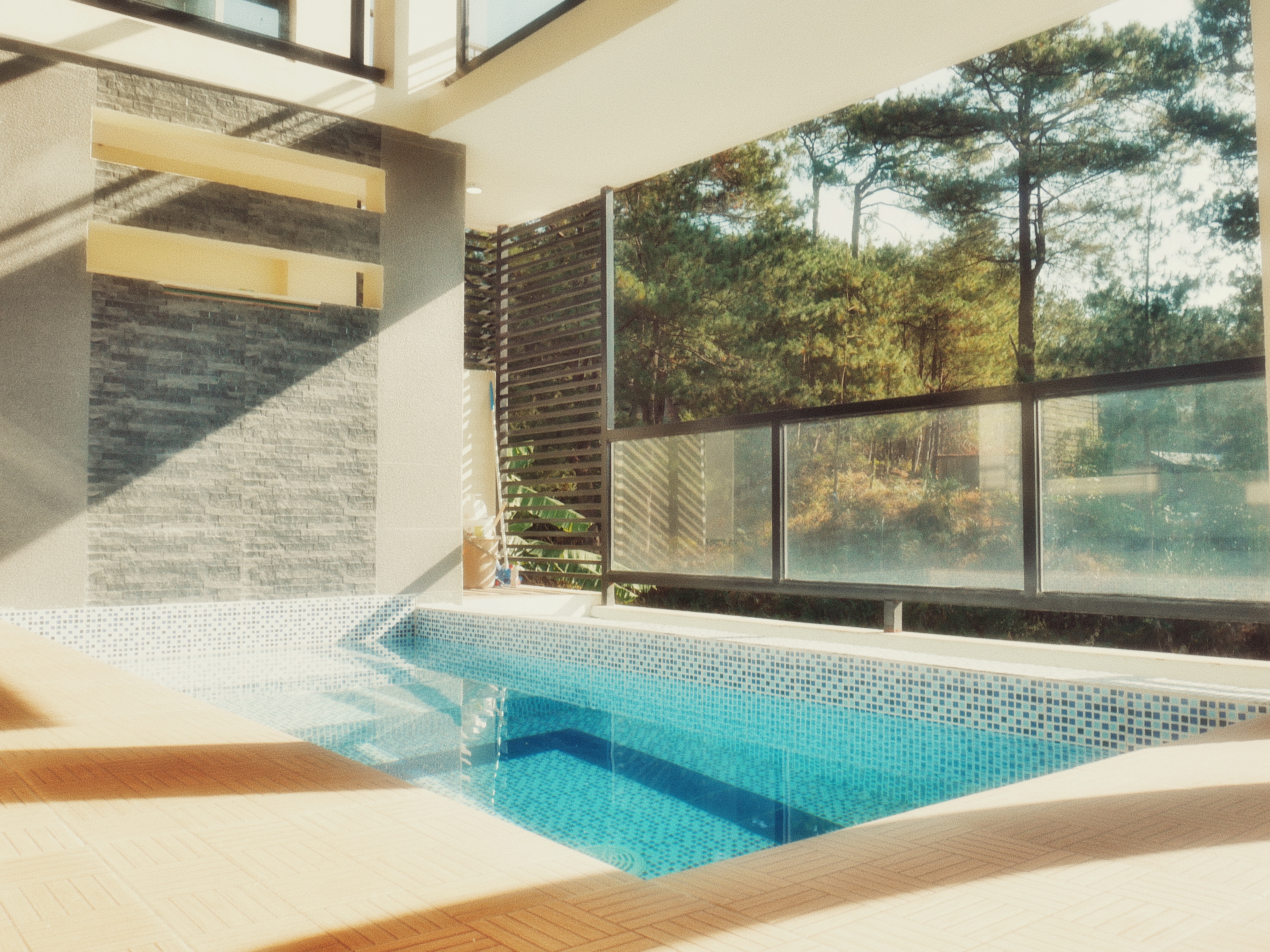 Private Stay w/ Heated Pool | Glass & Green Perch