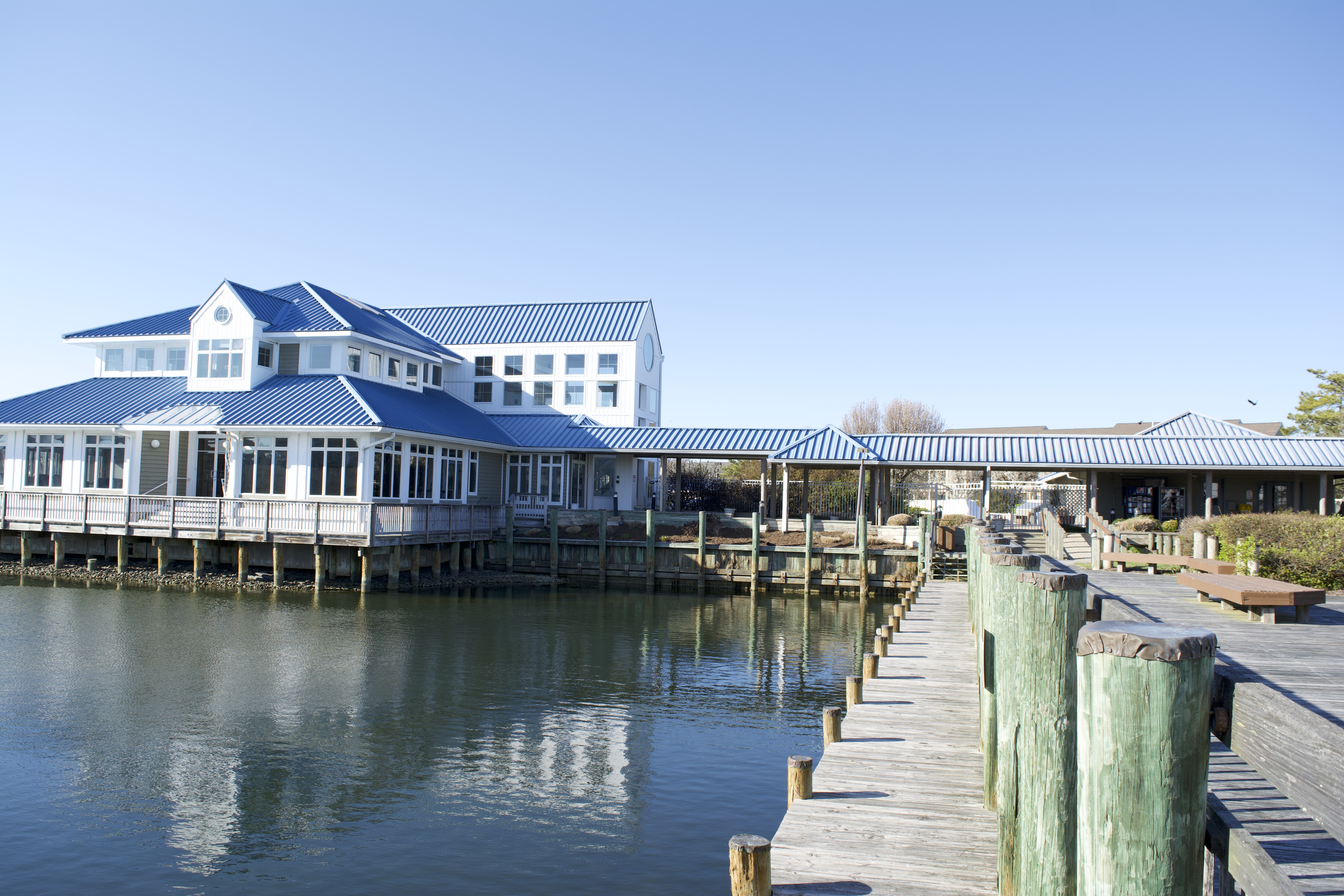 Bay Resort Amenities - Balcony, Pool, Gym & Tennis