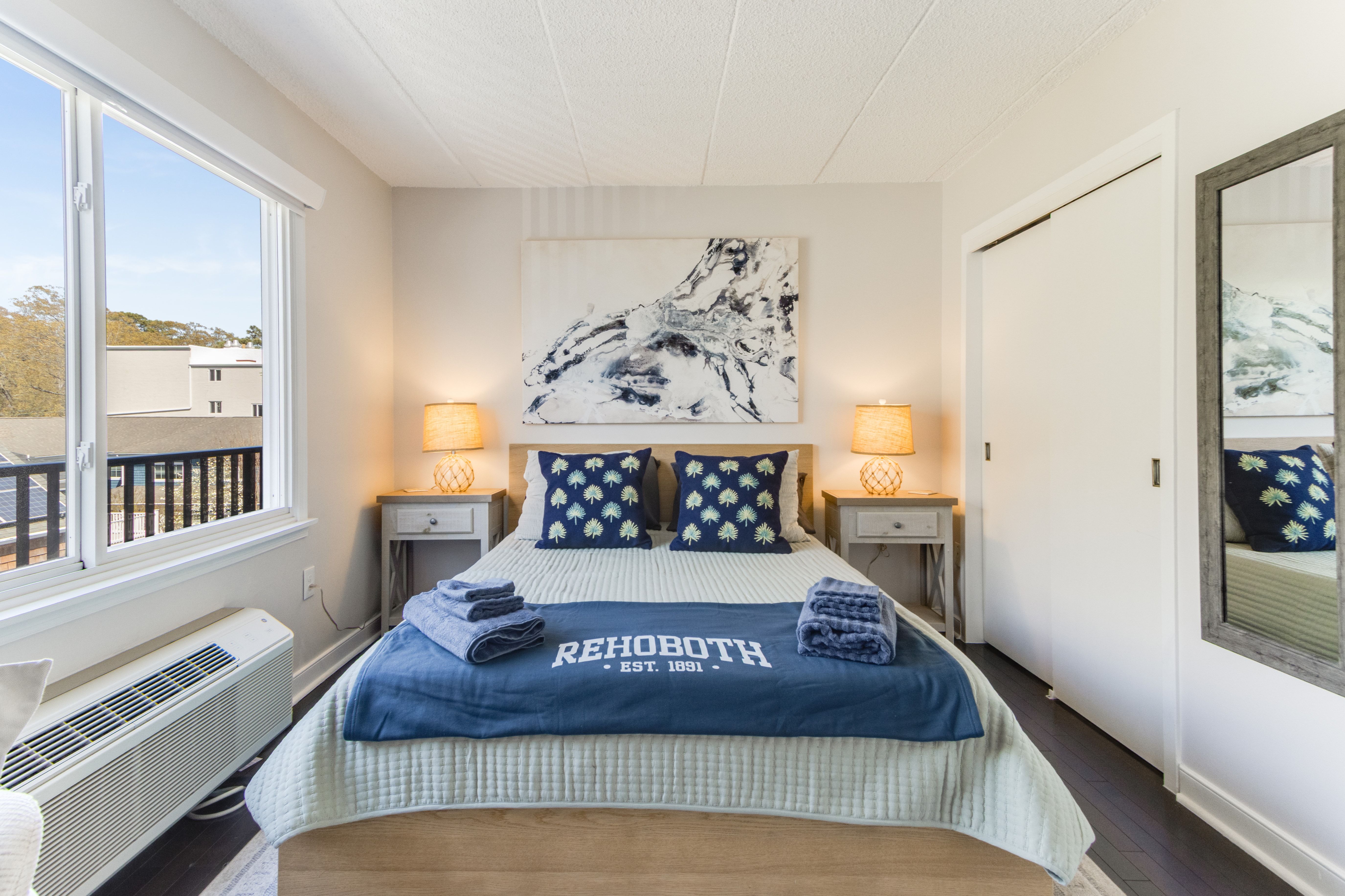 Treehouse by the Sea | Downtown Reho|Walk to Beach