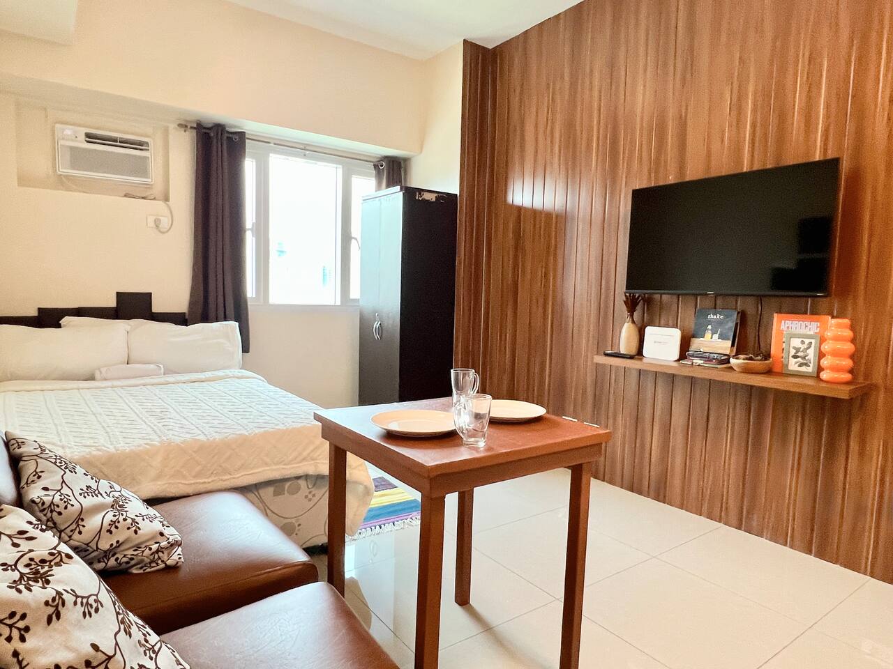 Cozy Modern Studio in Makati CBD at The Beacon