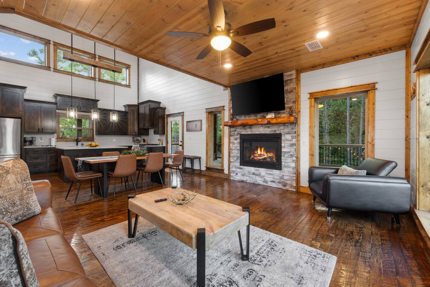Rustic Escape • Hot Tub & BBQ