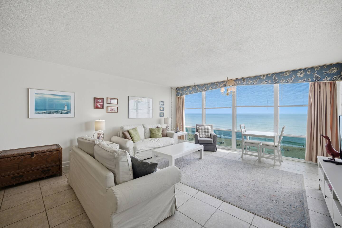 Virginia Beach Beachfront Condo / Private Balcony