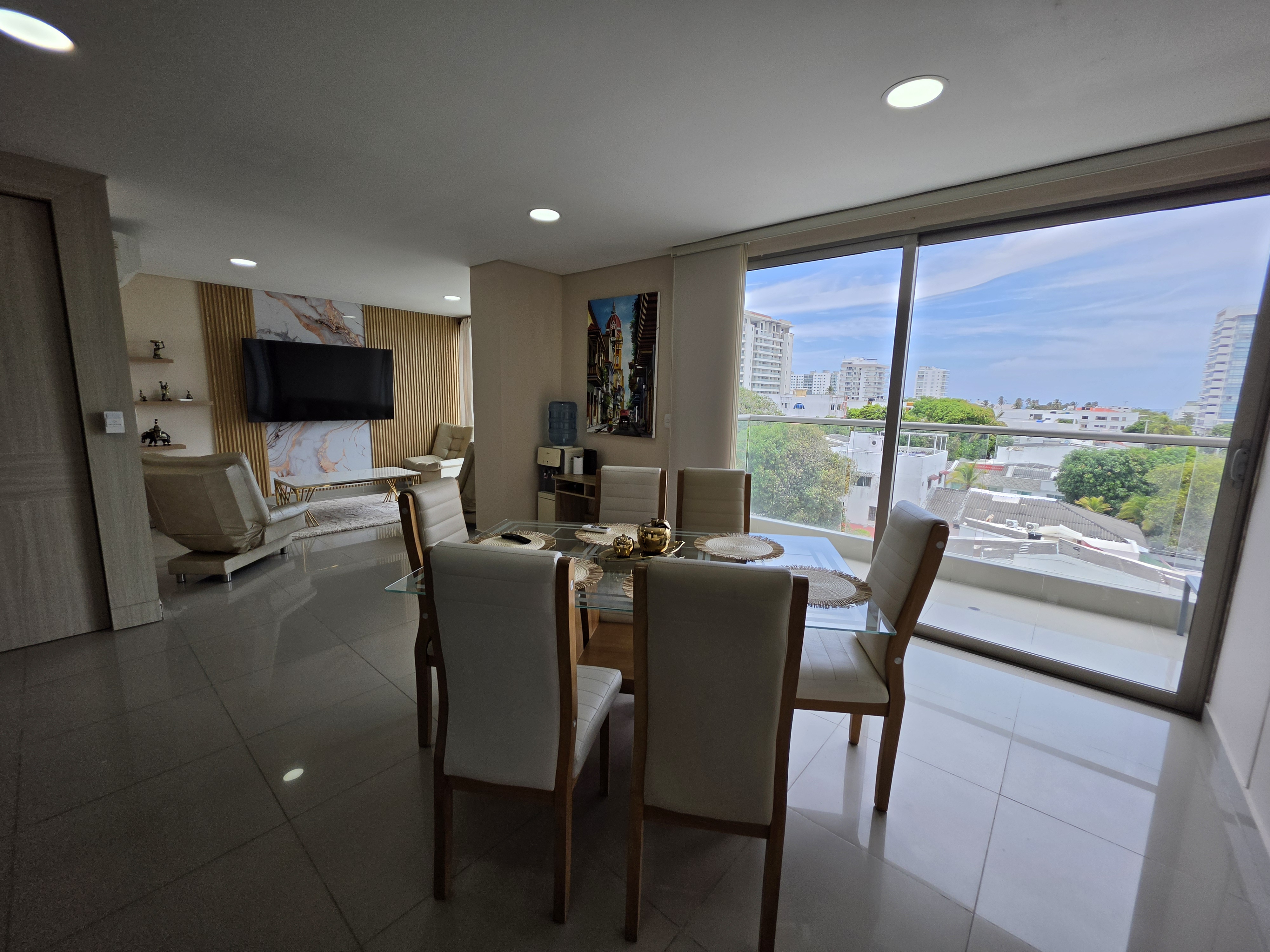 La Perla Blanca - Luxury 4BR 3BA Penthouse