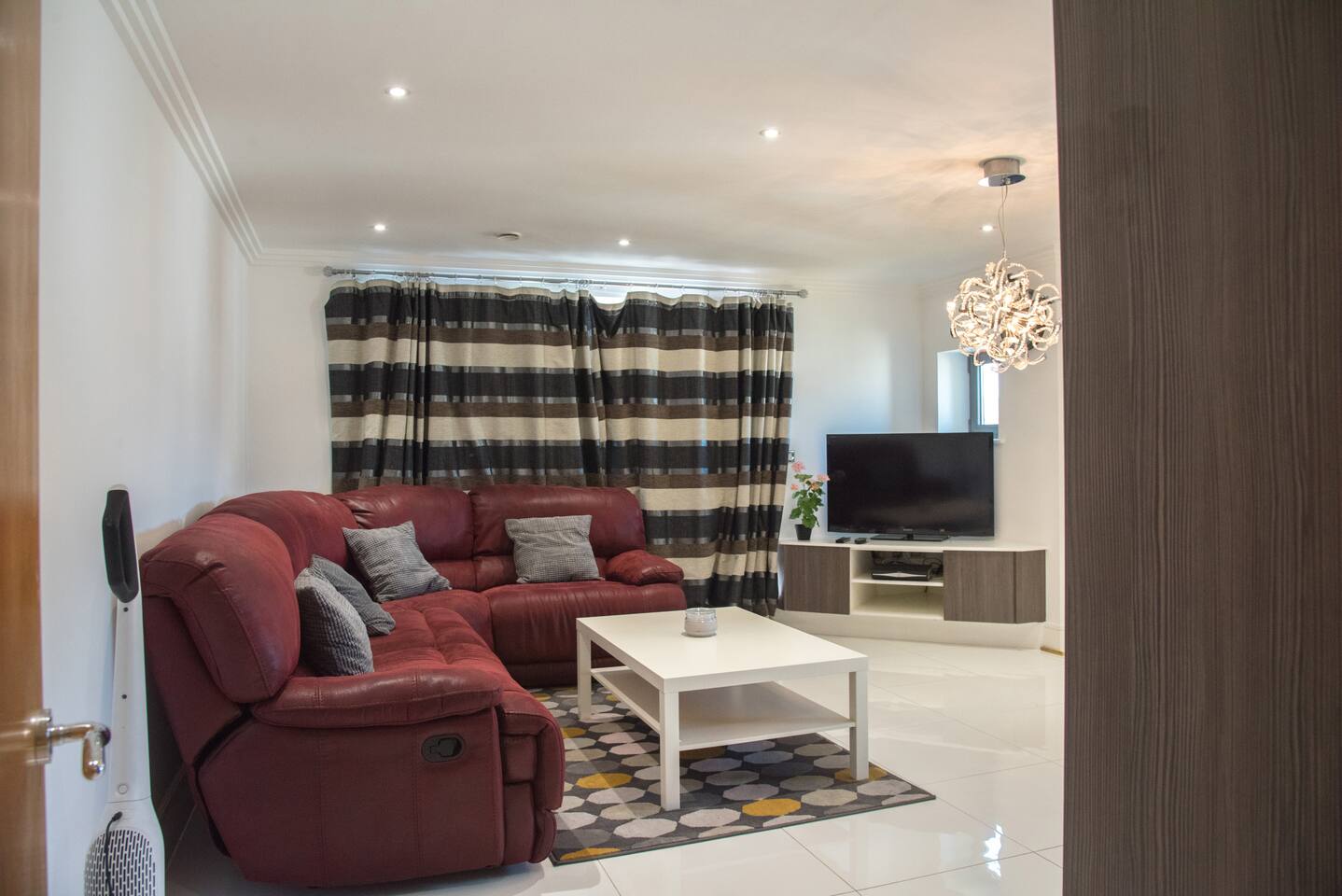 Elegant, Private Island Flat in Brentford