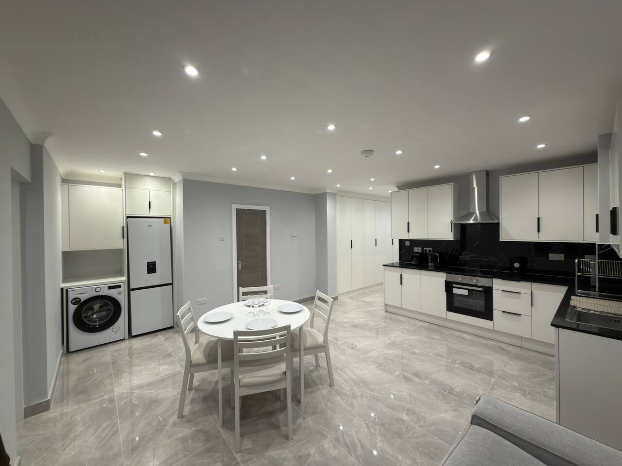 Modern 1BR Wembley | Free Parking | Best Location