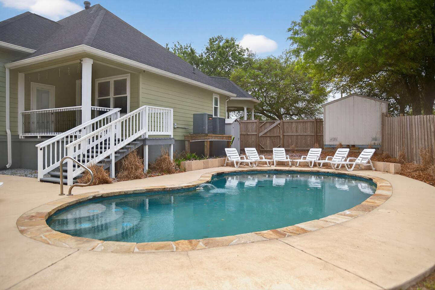 CBreeze Beach Retreat Pool | Sleeps 16 | Gulfport