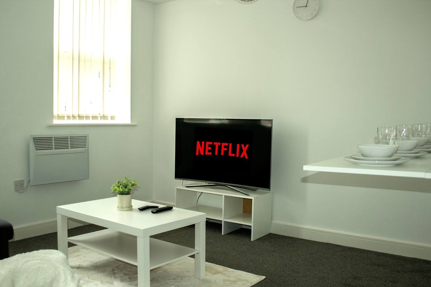 Spacious Modern 2BR |PARKING|Netflix|FAST WIFI