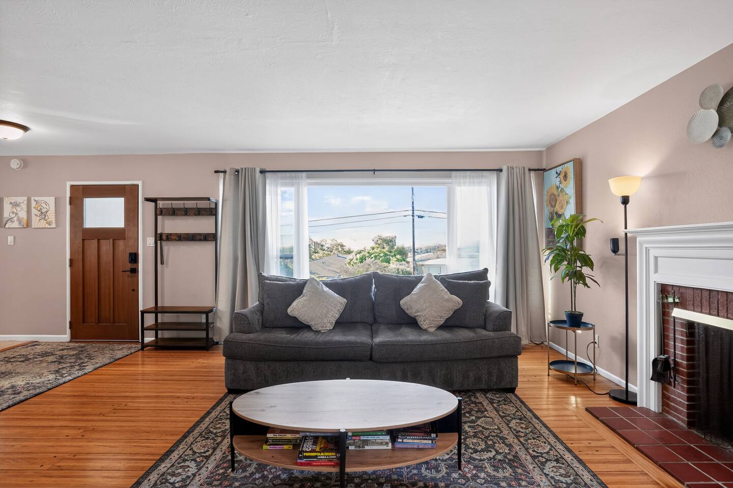 Relaxing 4 bedroom - Full Kitchen & Dining - BART