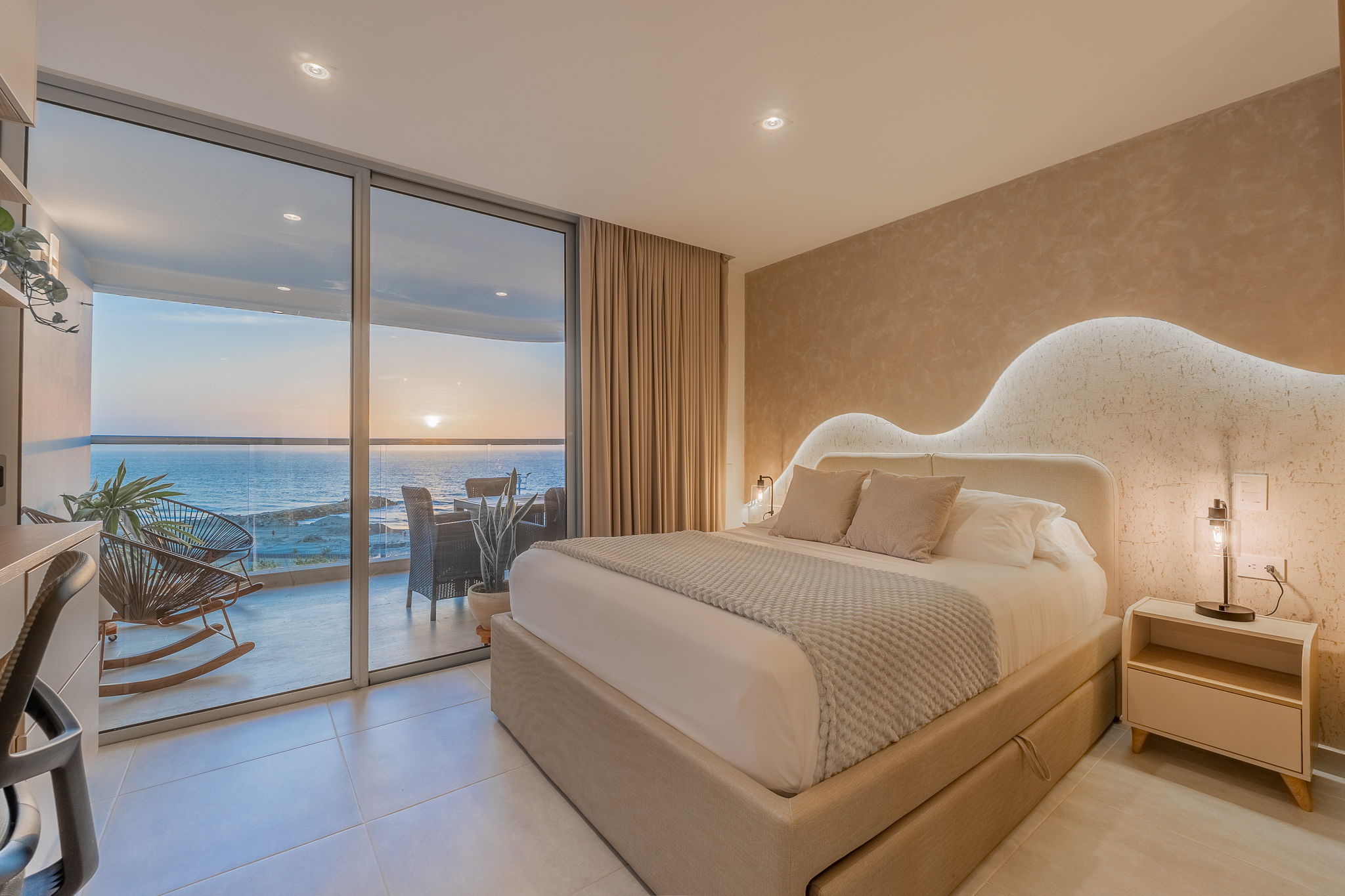 Beautiful Seafront Loft w/ Balcony