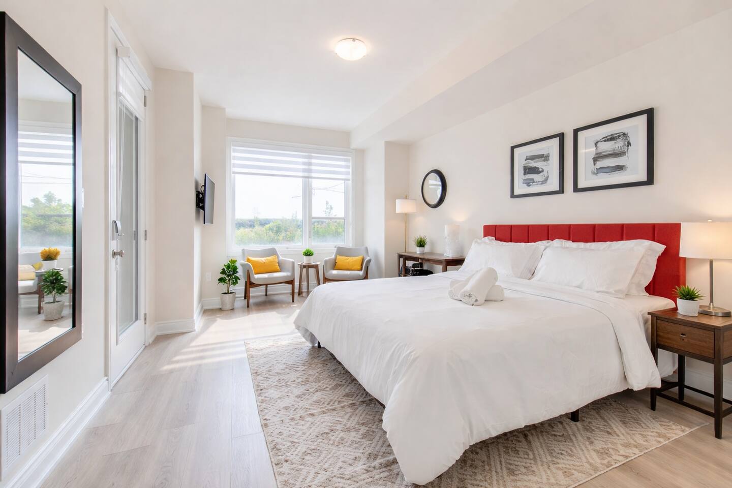 Stylish Oakville Studio | Work Desk +Free Parking