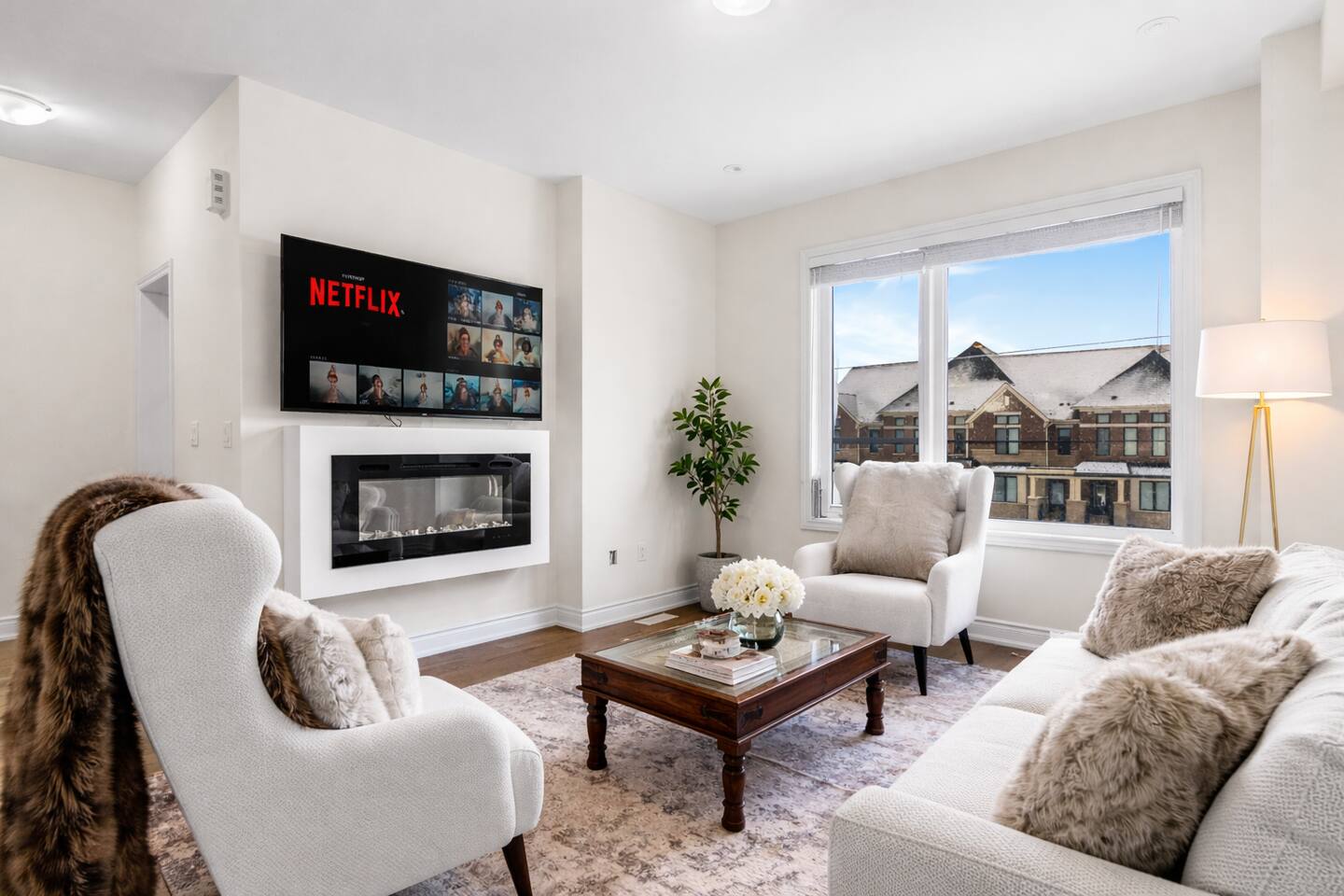 Bright Oakville 3BR Home |Family + Patio & Parking