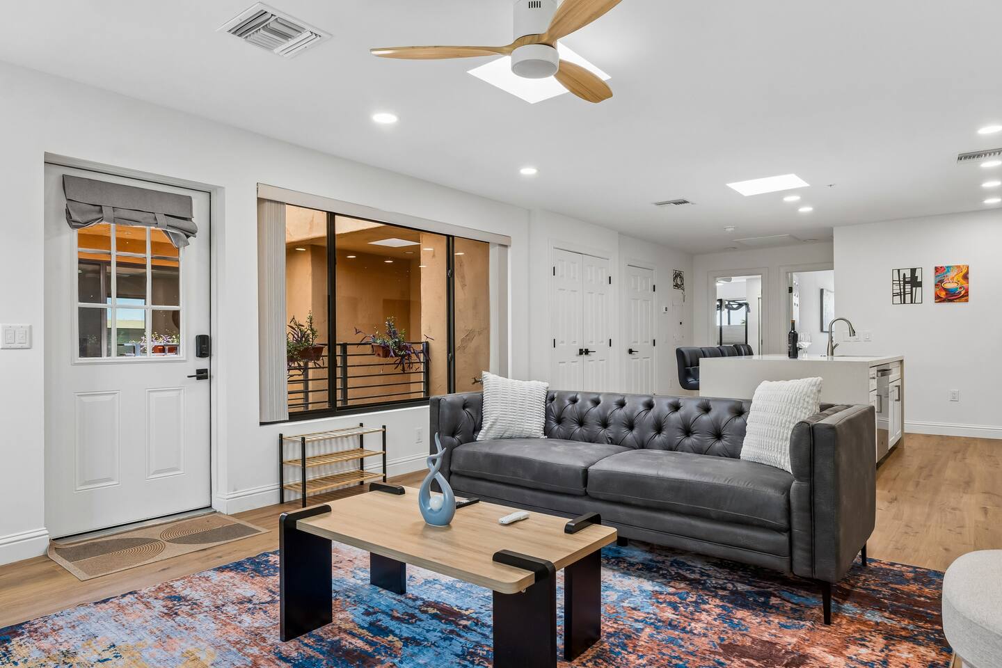 Artistic Penthouse Suite - Villas on the Avenue