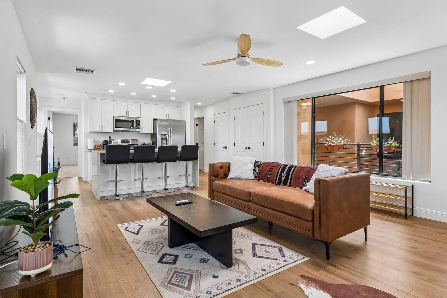 Western Penthouse Suite - Villas on the Avenue