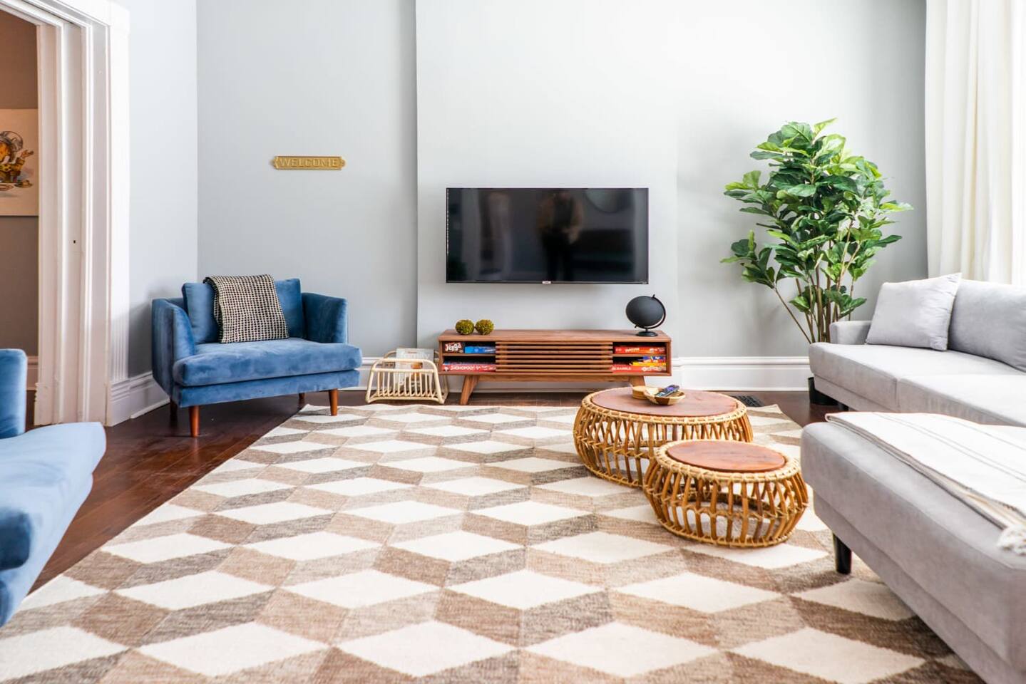 4BR CWE Luxury Walk to Forest Park