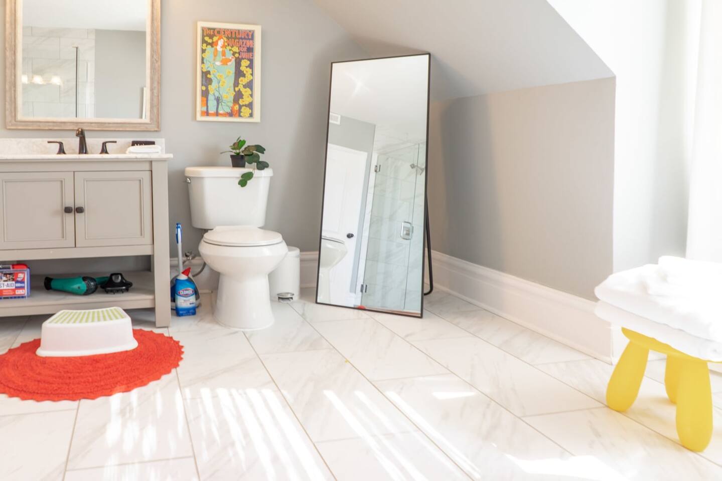 Double vanity and step stool for the little ones