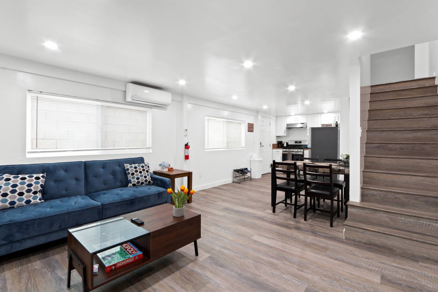 Modern Mezzanine Loft near DTLA & USC 01