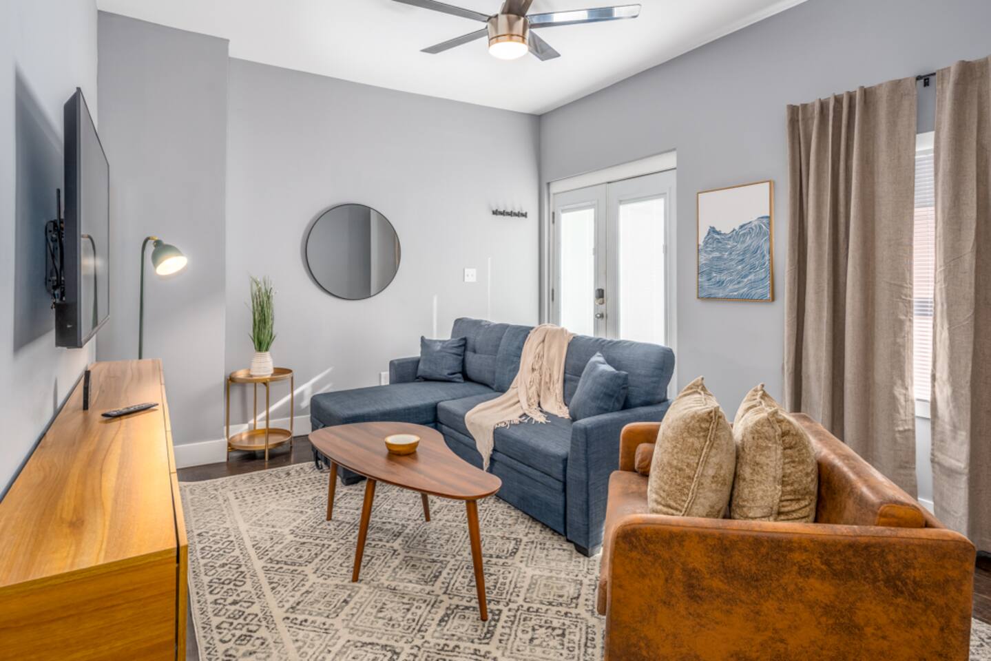 Prime OTR+King Bed+1st Fl+Smart TVs+Sleeps 3+$Park