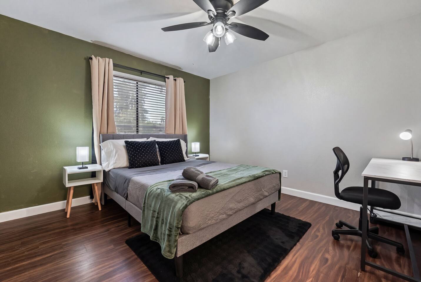 Mid/Long Stays | Pool & Parking | Near Sloan Park