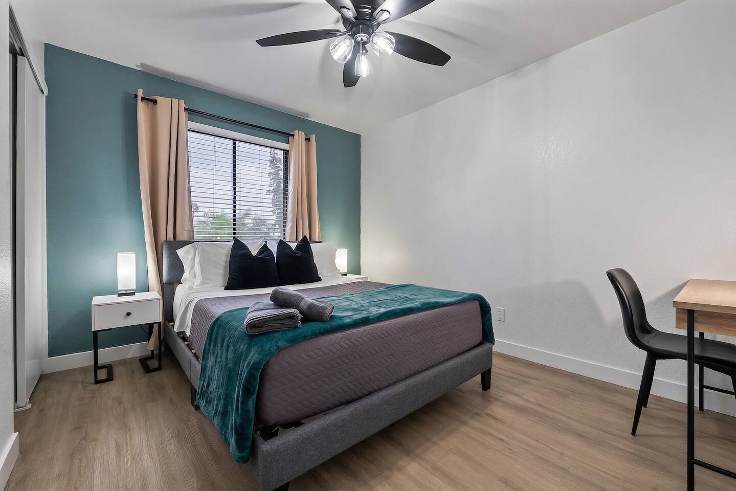 2BR | Pool & BBQ | Free Parking | Near Sloan Park