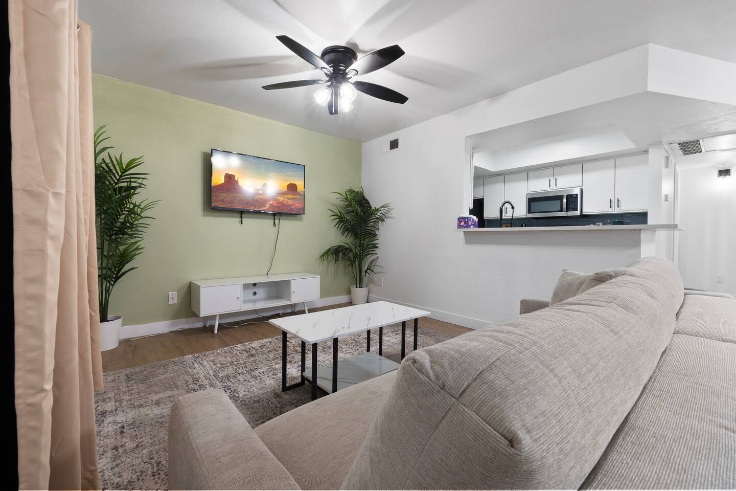 2BR | Balcony | Pool & BBQ | Near Downtown Mesa