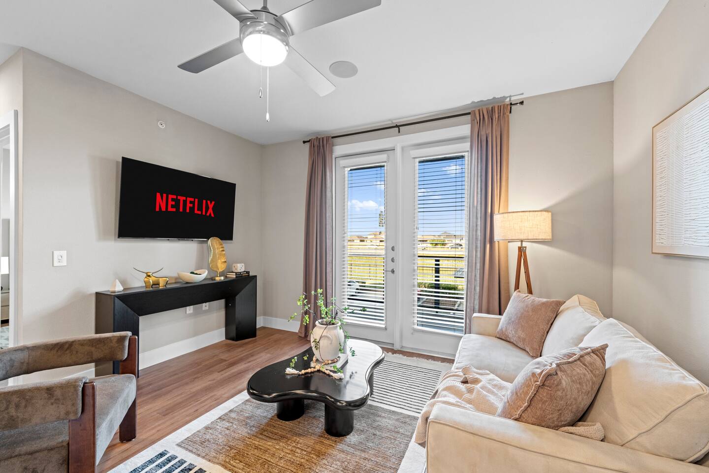 Luxury 1BR | Pool+Gym+Parking+Stockyards+World Cup