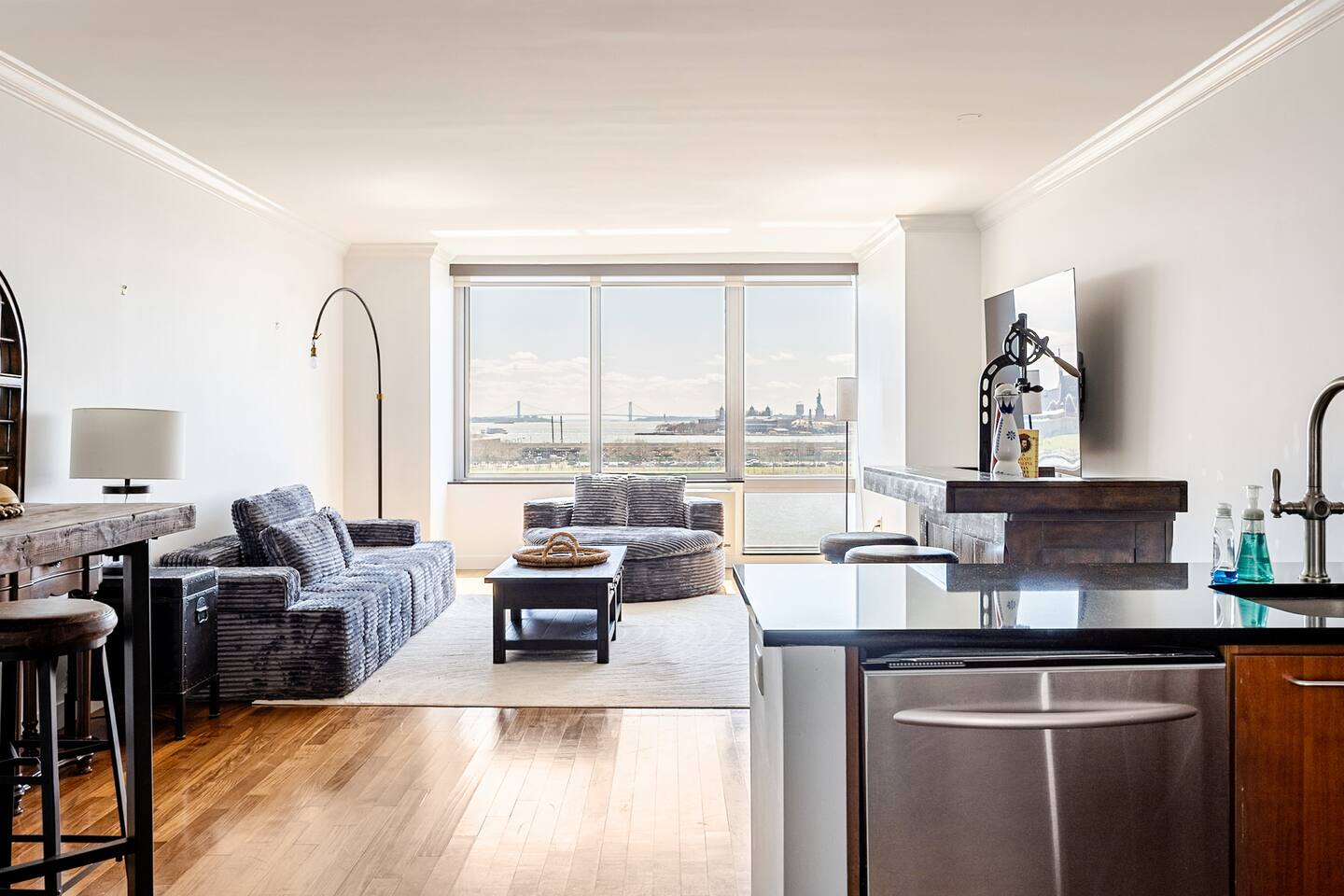 NEW Waterfront Luxury 50% Off FIFA & mins to NYC