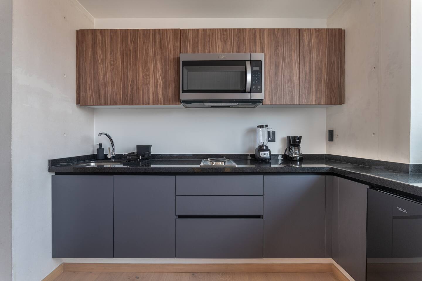 Great loft king bed, balcony, Wi-Fi, and laundry - foto 4